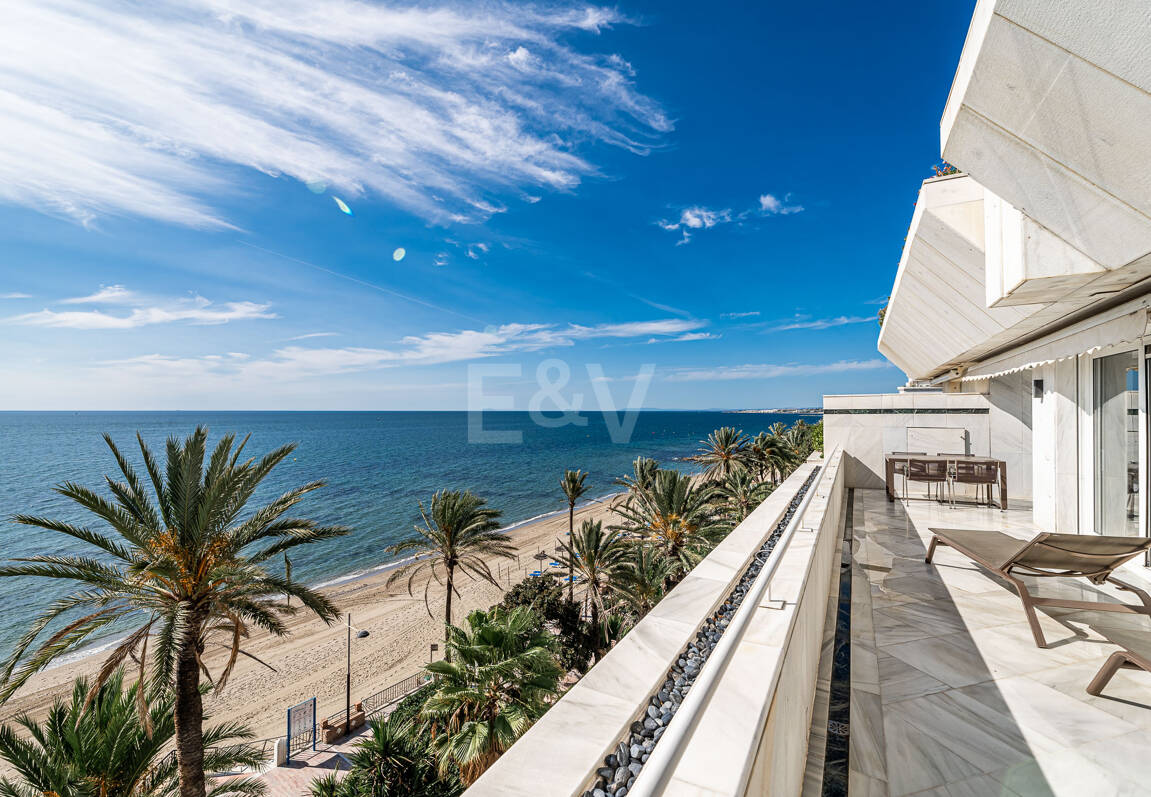 Exklusiv Frontline Beach Lägenhet i Mare Nostrum