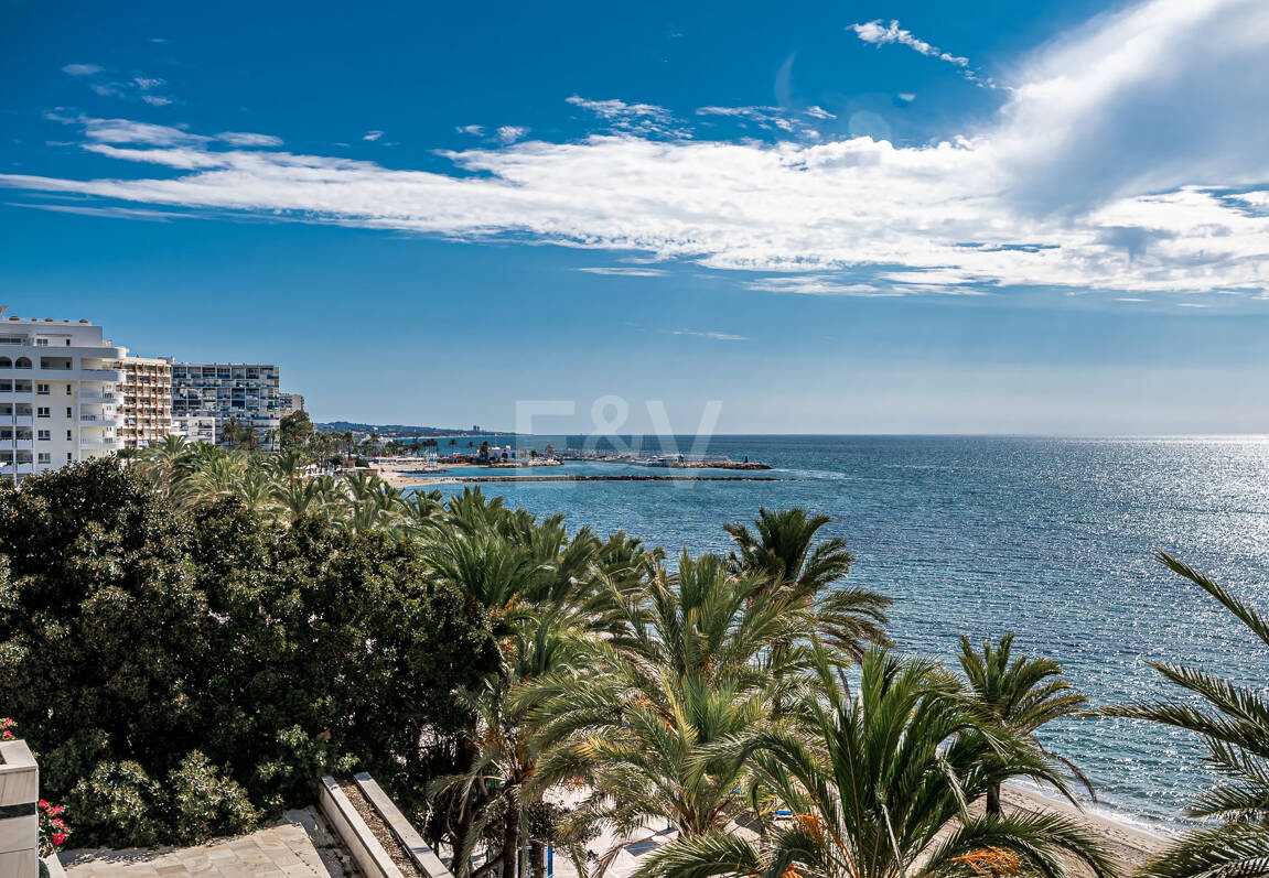Exklusiv Frontline Beach Lägenhet i Mare Nostrum