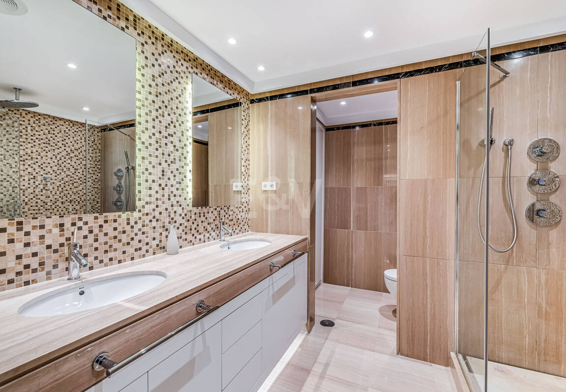 Exklusiv Frontline Beach Lägenhet i Mare Nostrum