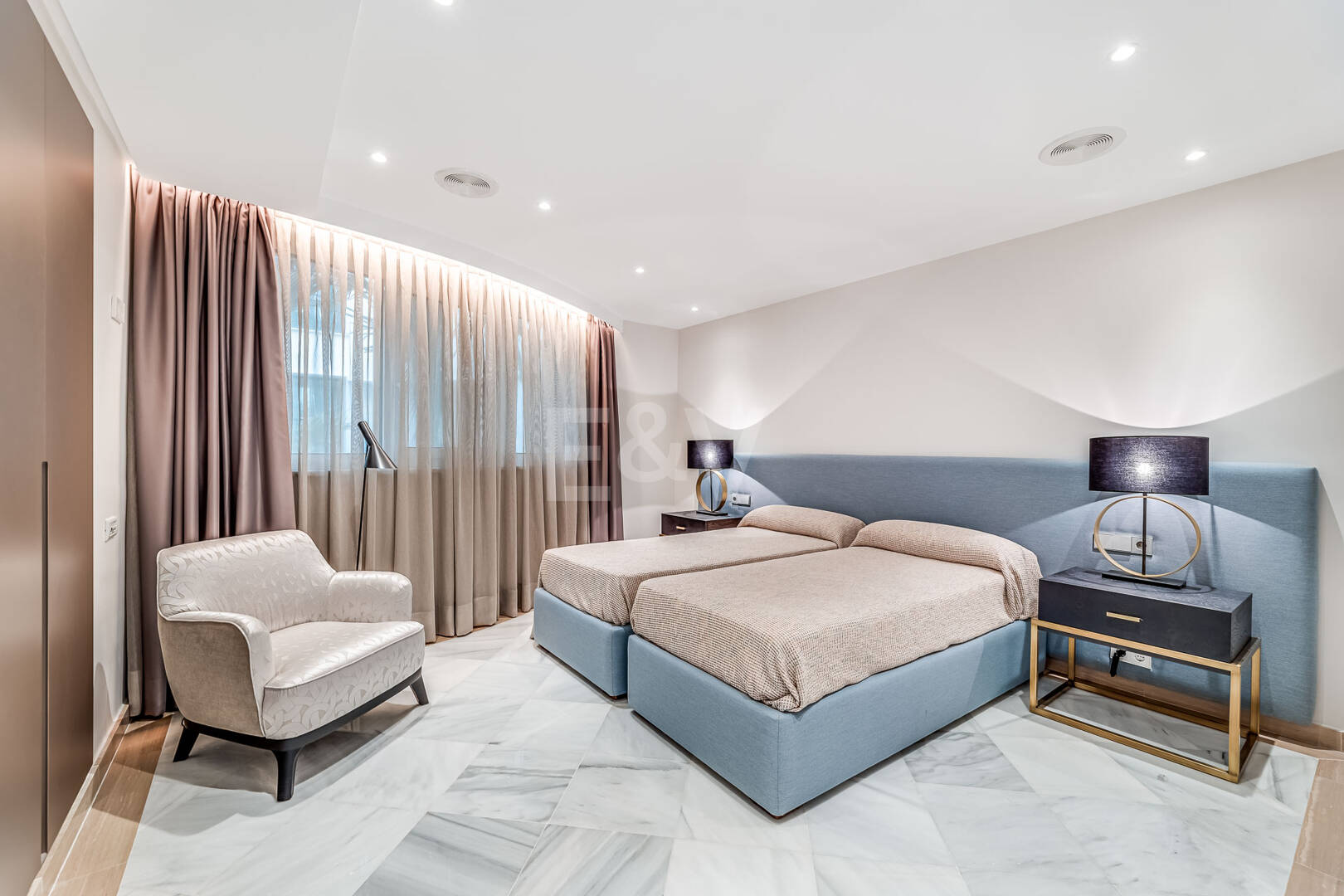 Exklusiv Frontline Beach Lägenhet i Mare Nostrum