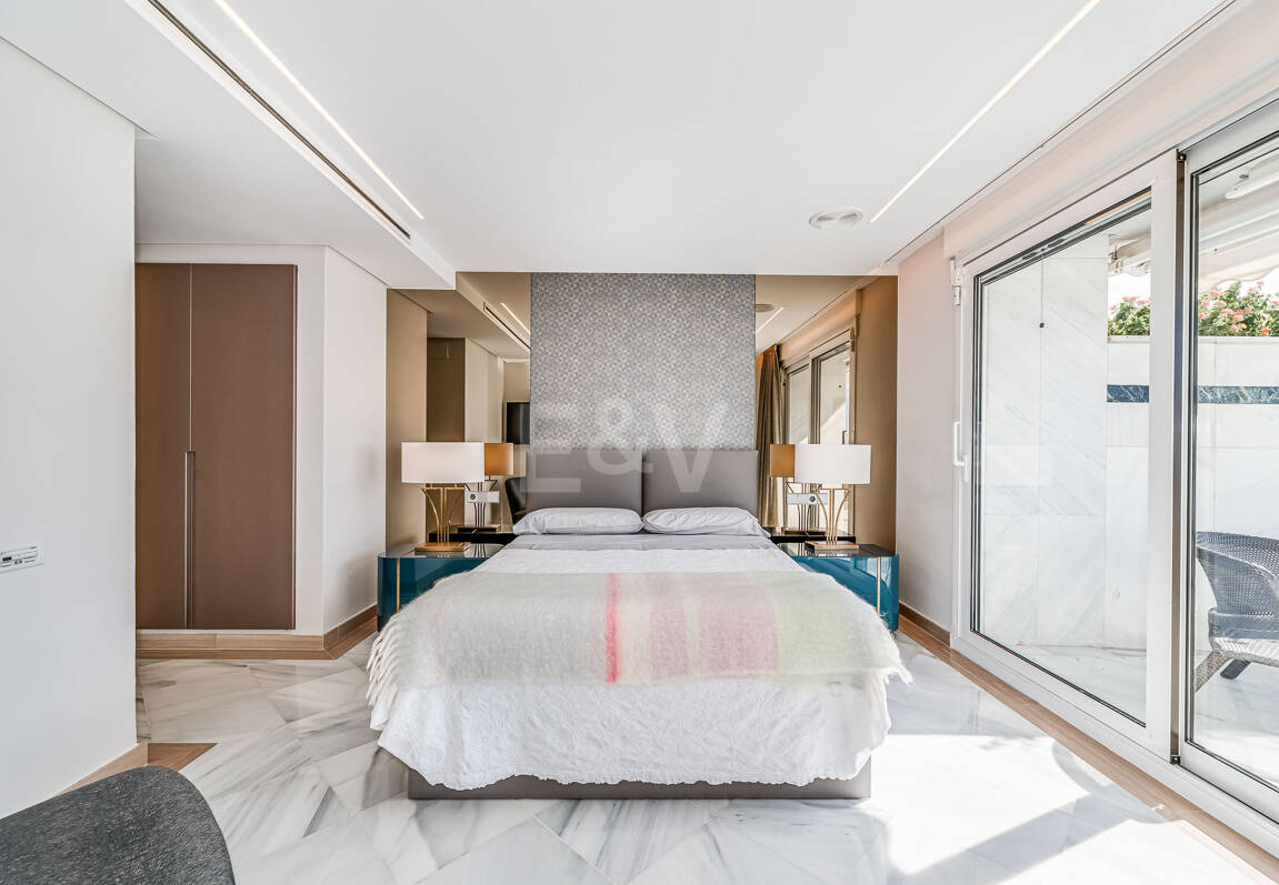 Exklusiv Frontline Beach Lägenhet i Mare Nostrum