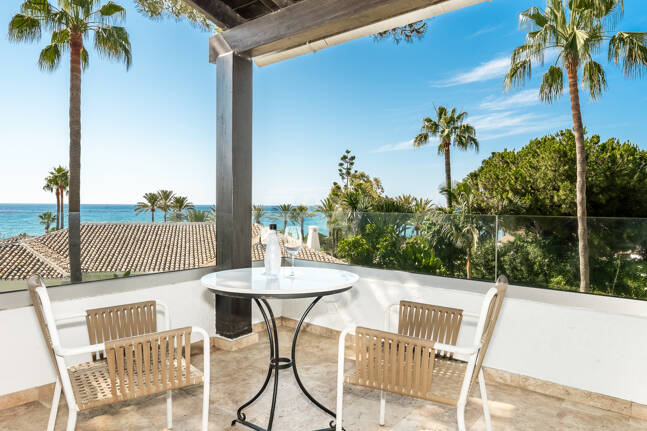 Élégante Suite Penthouse vue mer à Puente Romano avec licence touristique active