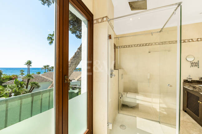Élégante Suite Penthouse vue mer à Puente Romano avec licence touristique active