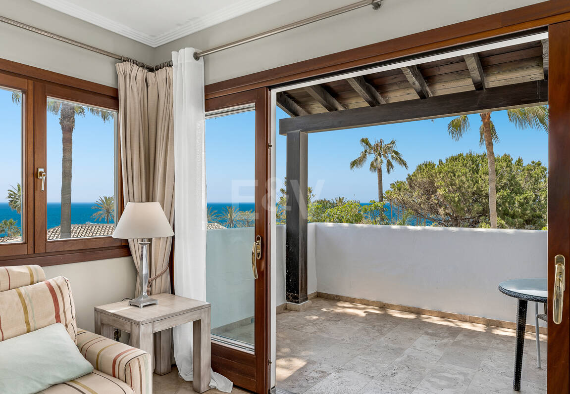 Elegante Penthouse-Suite mit Meerblick in Puente Romano und aktiver Touristenlizenz