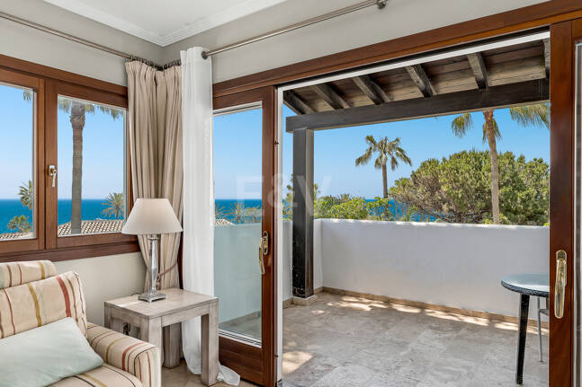 Elegante Penthouse-Suite mit Meerblick in Puente Romano und aktiver Touristenlizenz