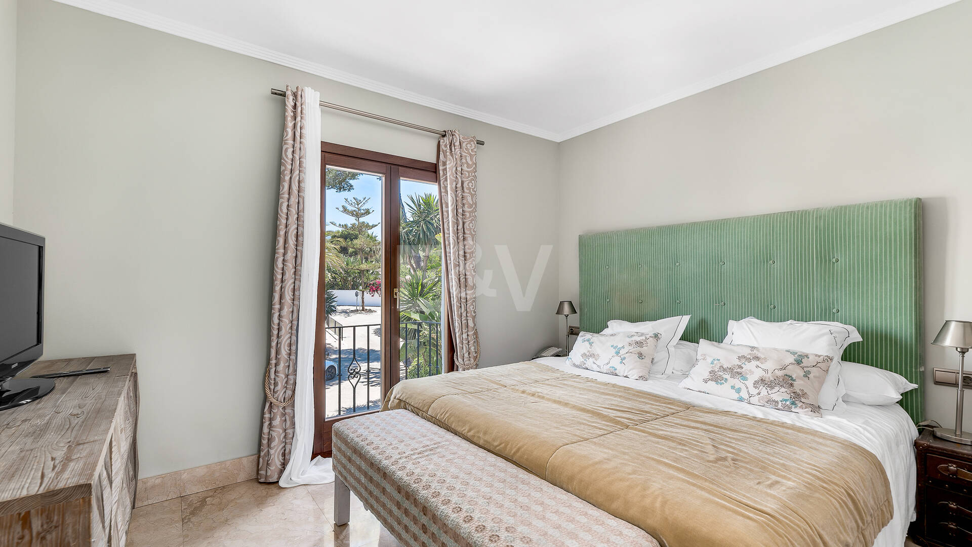 Elegante Penthouse-Suite mit Meerblick in Puente Romano und aktiver Touristenlizenz