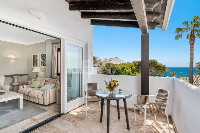Elegante Penthouse-Suite mit Meerblick in Puente Romano und aktiver Touristenlizenz