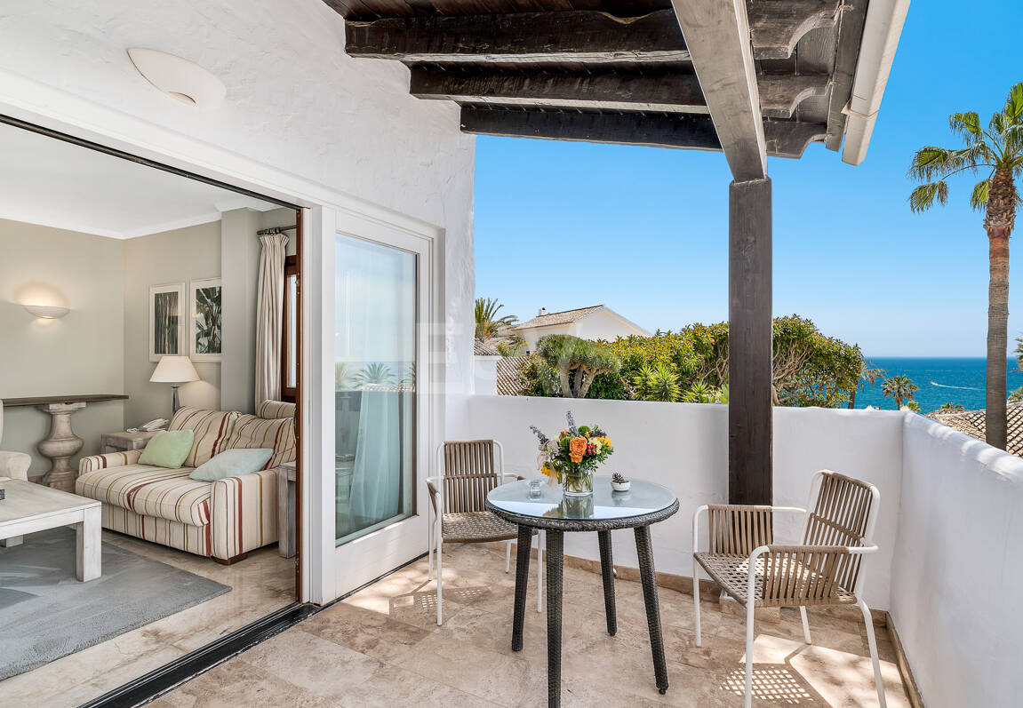Elegante Penthouse-Suite mit Meerblick in Puente Romano und aktiver Touristenlizenz