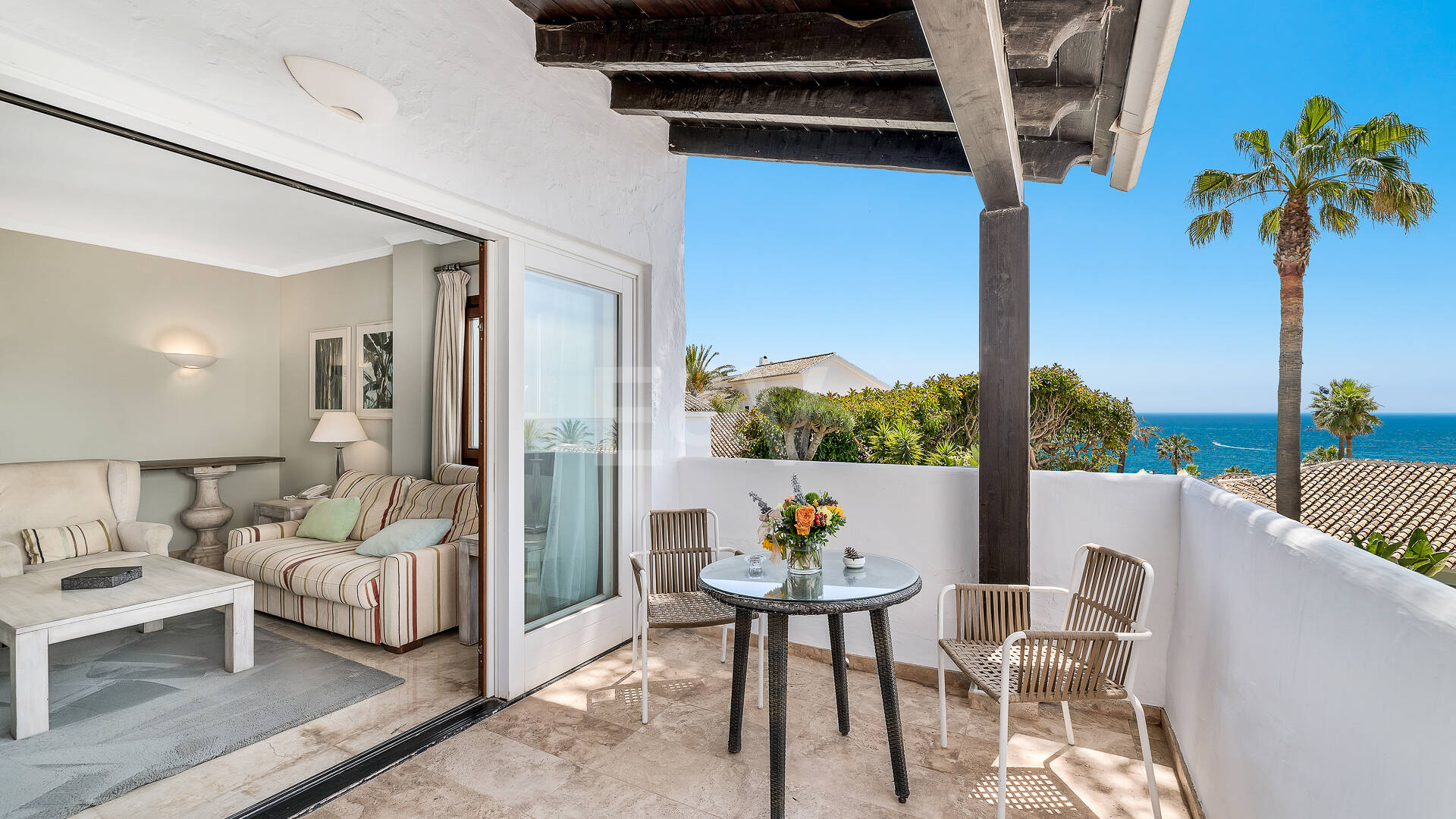 Elegante Penthouse-Suite mit Meerblick in Puente Romano und aktiver Touristenlizenz