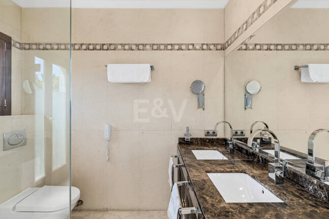 Elegante Penthouse-Suite mit Meerblick in Puente Romano und aktiver Touristenlizenz