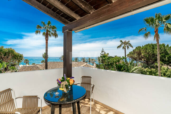 Elegante Penthouse-Suite mit Meerblick in Puente Romano und aktiver Touristenlizenz