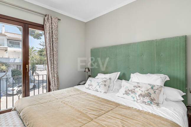 Elegante Penthouse-Suite mit Meerblick in Puente Romano und aktiver Touristenlizenz