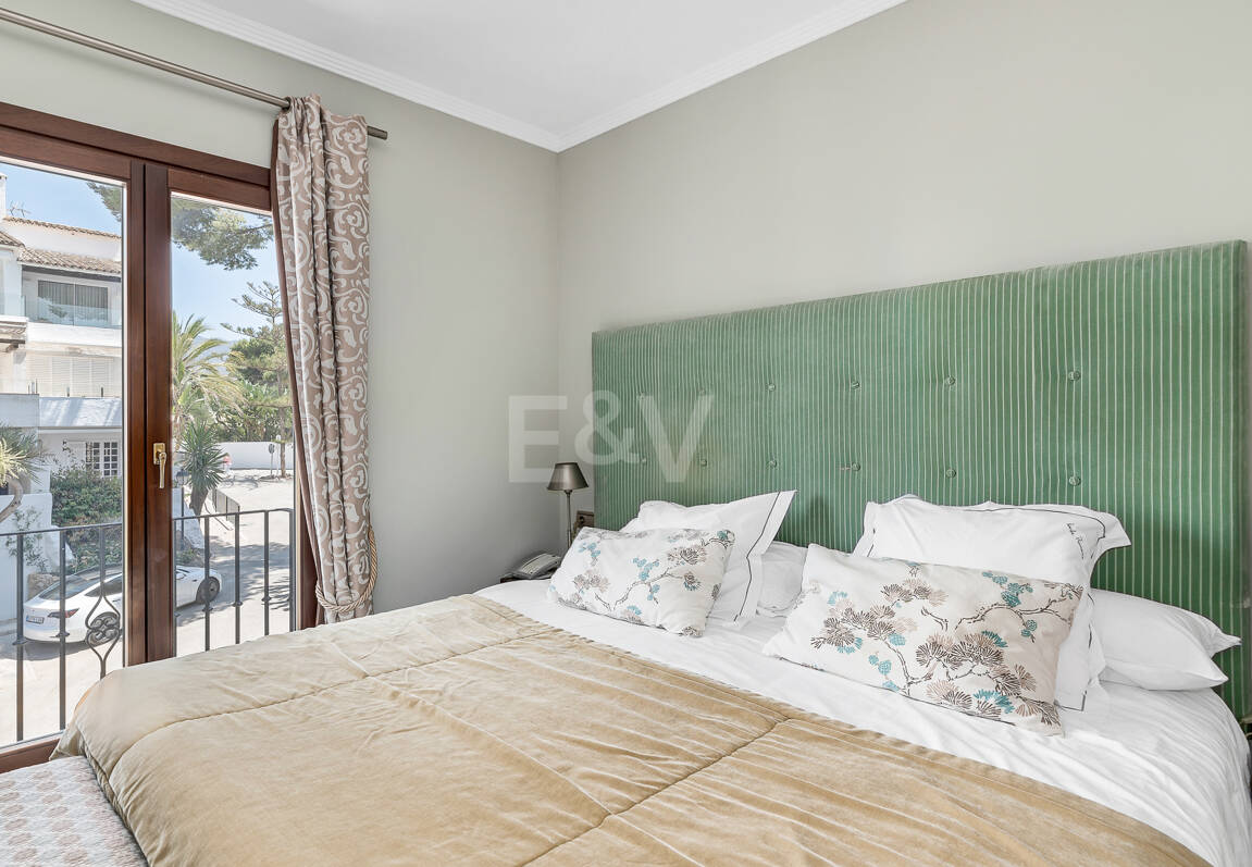 Elegante Penthouse-Suite mit Meerblick in Puente Romano und aktiver Touristenlizenz
