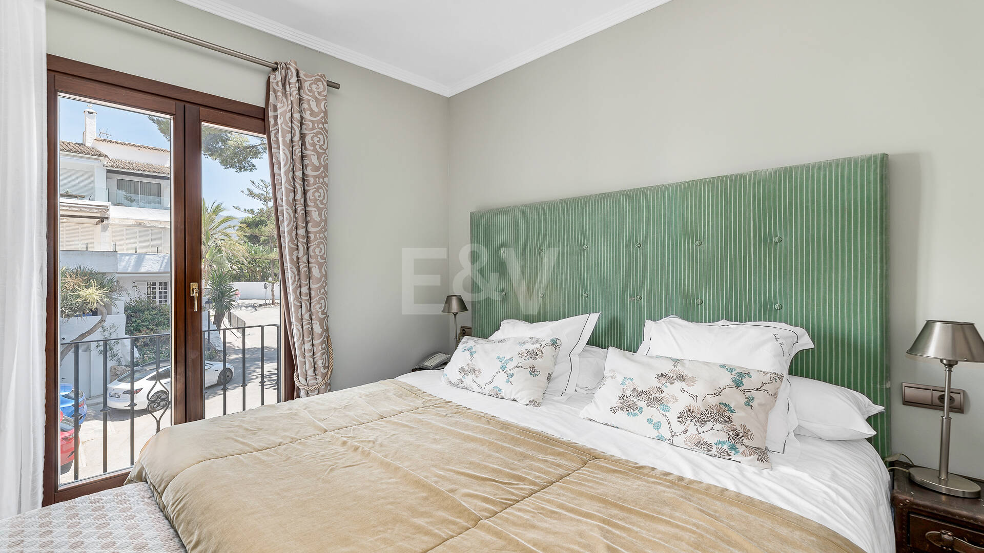 Elegante Penthouse-Suite mit Meerblick in Puente Romano und aktiver Touristenlizenz