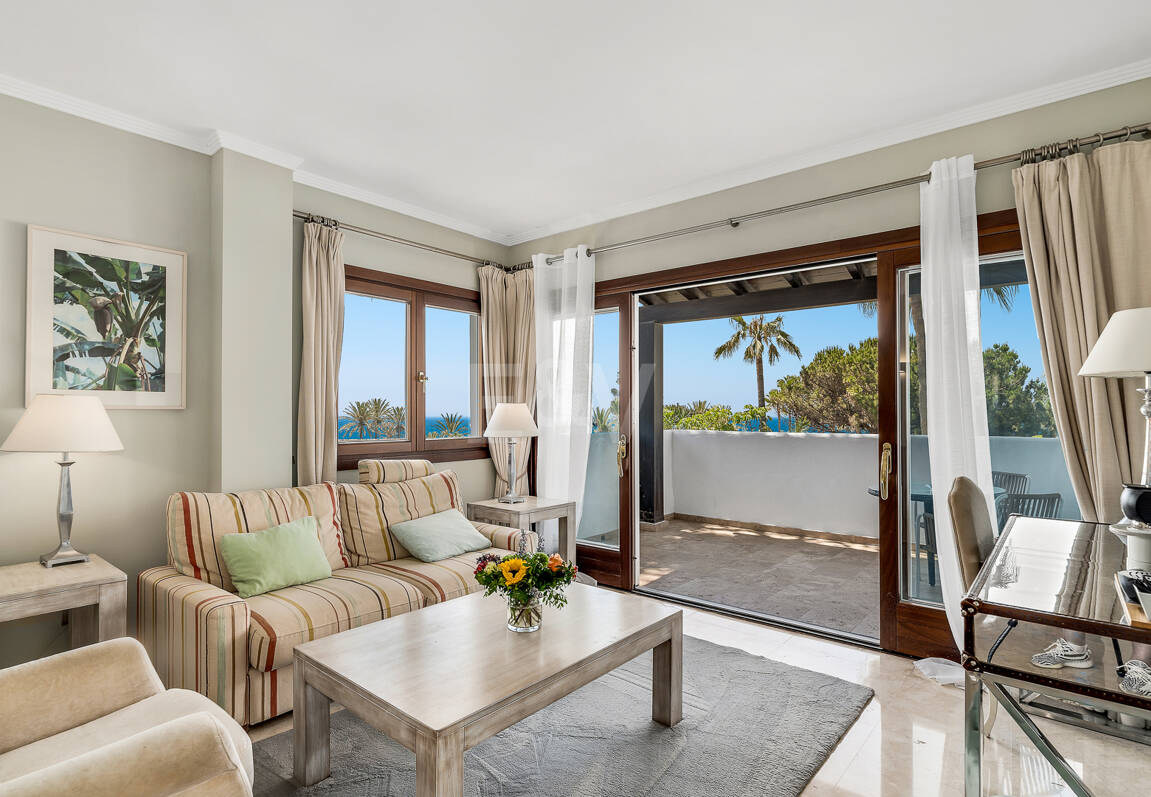 Elegante Penthouse-Suite mit Meerblick in Puente Romano und aktiver Touristenlizenz