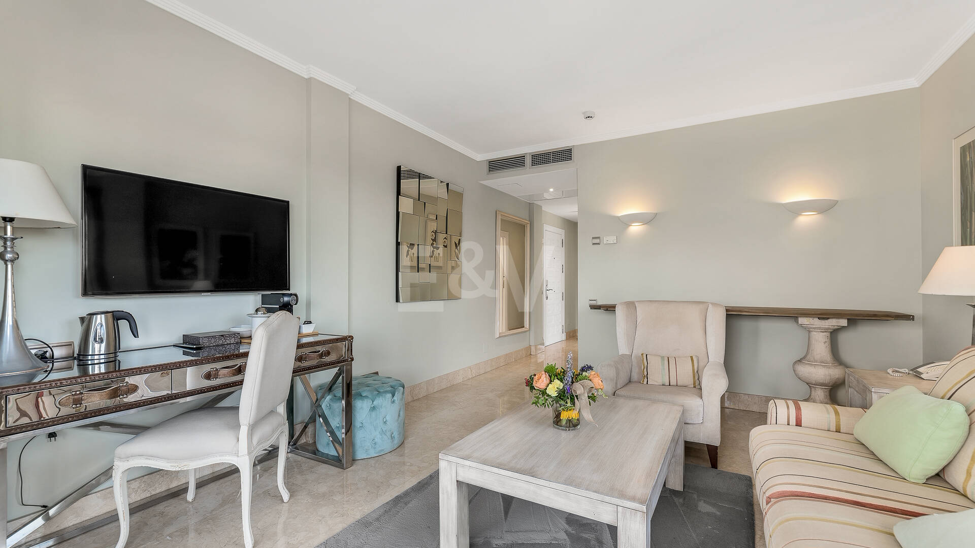 Elegante Penthouse-Suite mit Meerblick in Puente Romano und aktiver Touristenlizenz