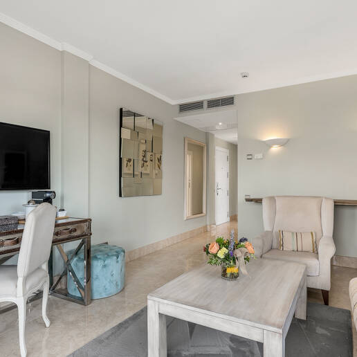 Elegante Penthouse-Suite mit Meerblick in Puente Romano und aktiver Touristenlizenz