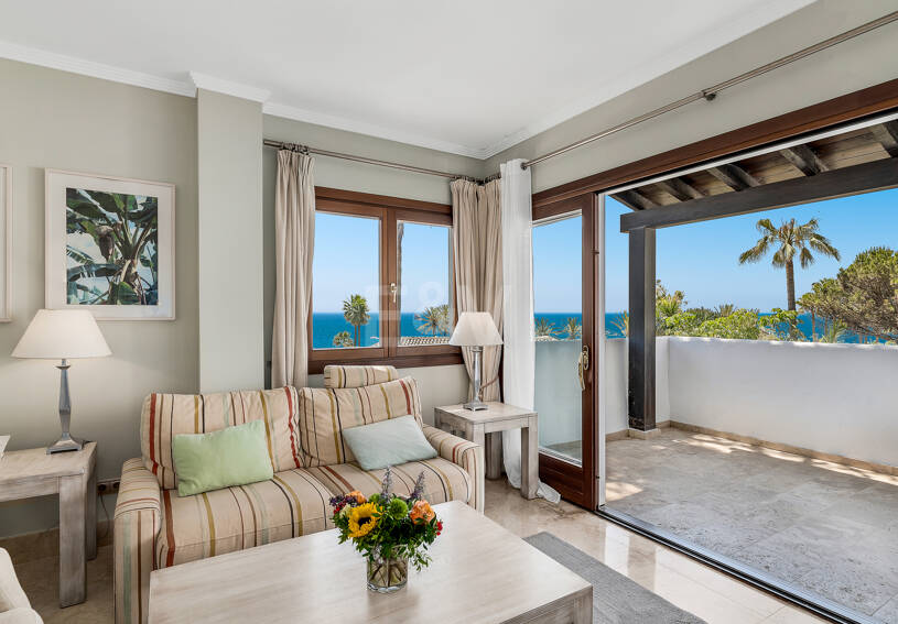 Elegante Penthouse-Suite mit Meerblick in Puente Romano und aktiver Touristenlizenz