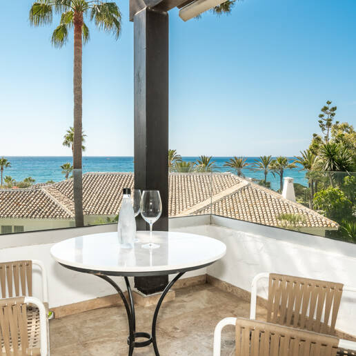 Élégante Suite Penthouse vue mer à Puente Romano avec licence touristique active