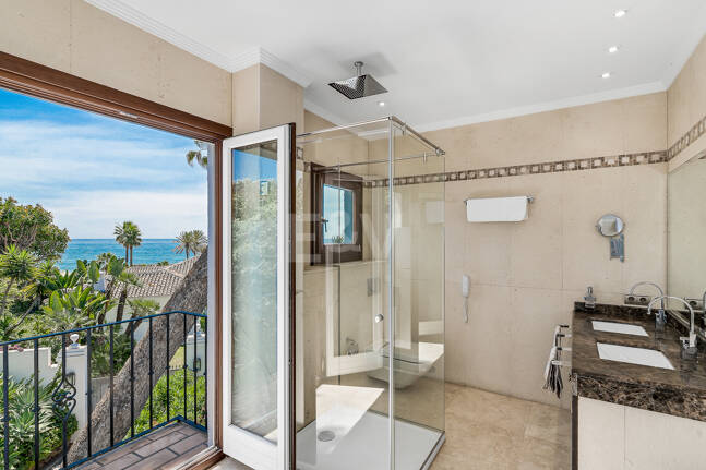Elegante Penthouse-Suite mit Meerblick in Puente Romano und aktiver Touristenlizenz