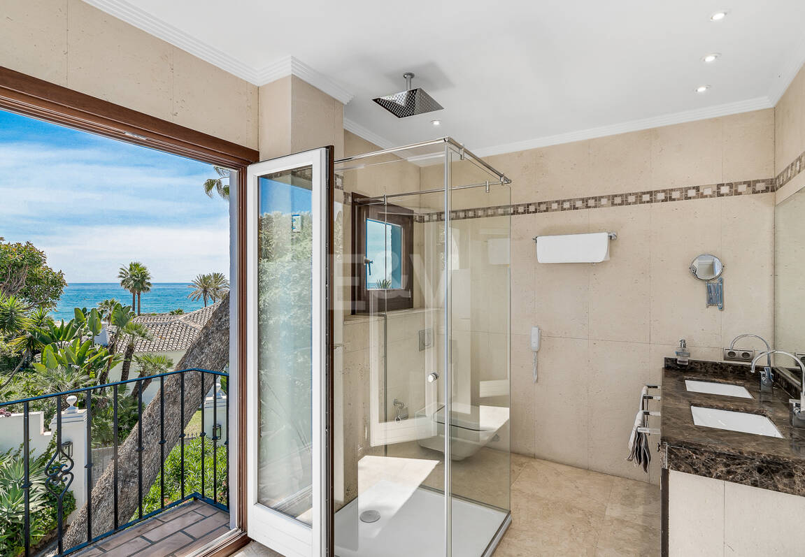 Elegante Penthouse-Suite mit Meerblick in Puente Romano und aktiver Touristenlizenz