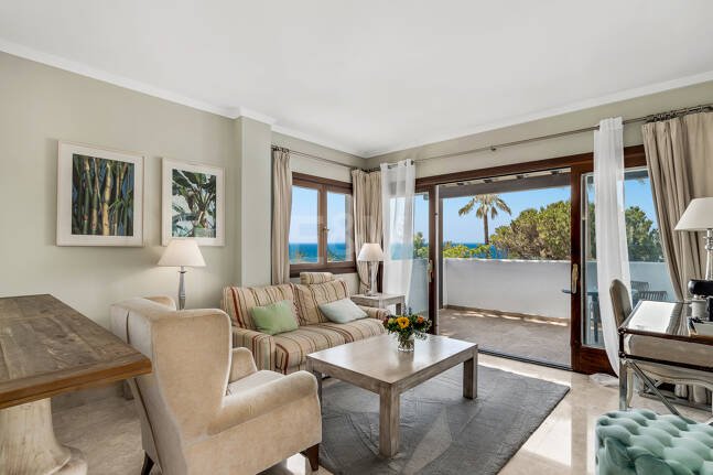 Elegante Penthouse-Suite mit Meerblick in Puente Romano und aktiver Touristenlizenz