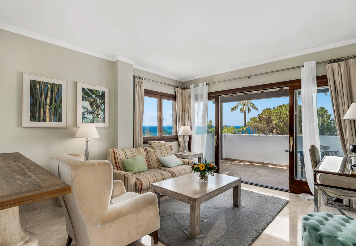 Elegante Penthouse-Suite mit Meerblick in Puente Romano und aktiver Touristenlizenz
