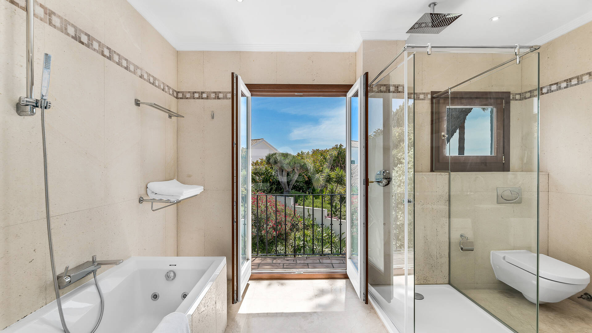 Elegante Penthouse-Suite mit Meerblick in Puente Romano und aktiver Touristenlizenz