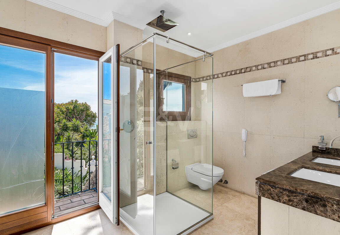 Elegante Penthouse-Suite mit Meerblick in Puente Romano und aktiver Touristenlizenz