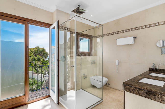 Elegante Penthouse-Suite mit Meerblick in Puente Romano und aktiver Touristenlizenz