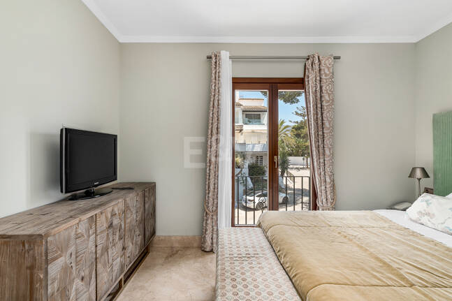 Elegante Penthouse-Suite mit Meerblick in Puente Romano und aktiver Touristenlizenz