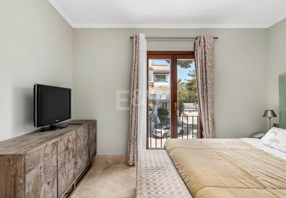Elegante Penthouse-Suite mit Meerblick in Puente Romano und aktiver Touristenlizenz