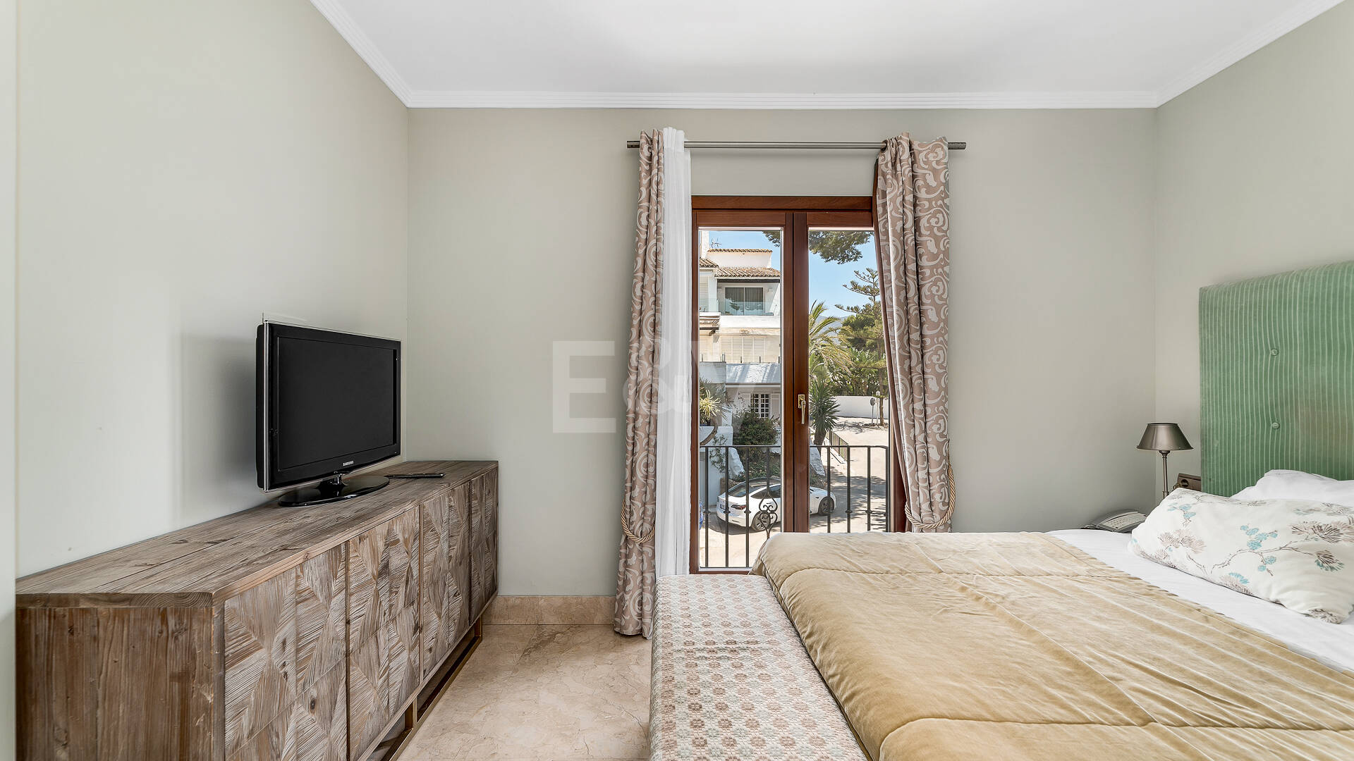 Elegante Penthouse-Suite mit Meerblick in Puente Romano und aktiver Touristenlizenz