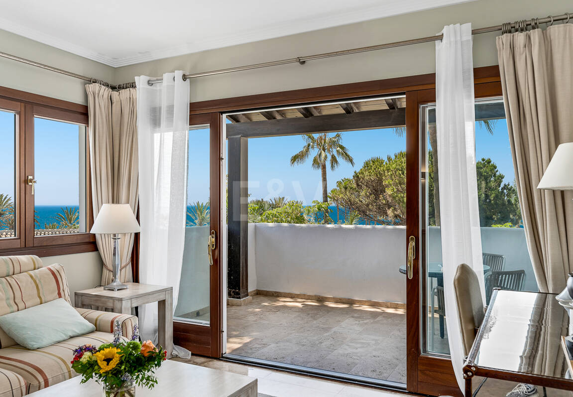 Elegante Penthouse-Suite mit Meerblick in Puente Romano und aktiver Touristenlizenz