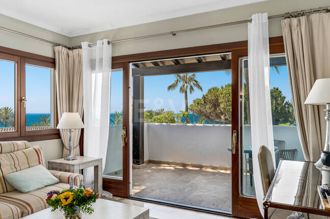 Elegante Penthouse-Suite mit Meerblick in Puente Romano und aktiver Touristenlizenz
