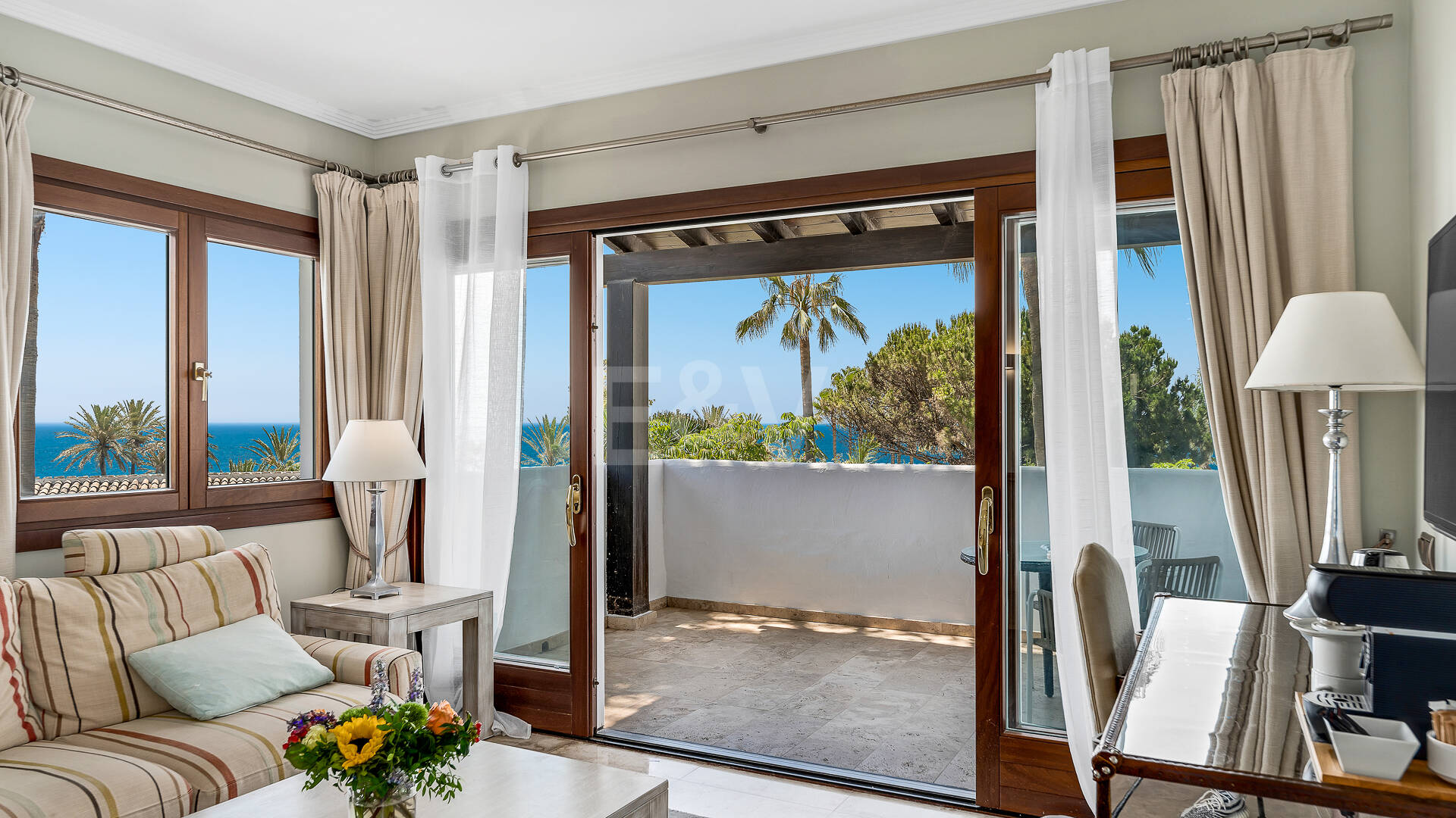 Elegante Penthouse-Suite mit Meerblick in Puente Romano und aktiver Touristenlizenz