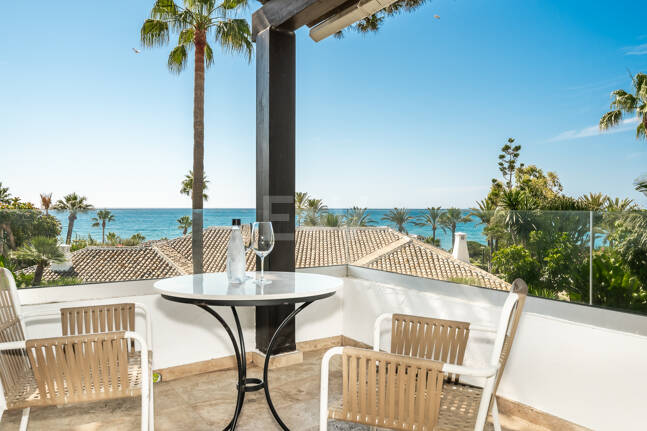 Élégante Suite Penthouse vue mer à Puente Romano avec licence touristique active