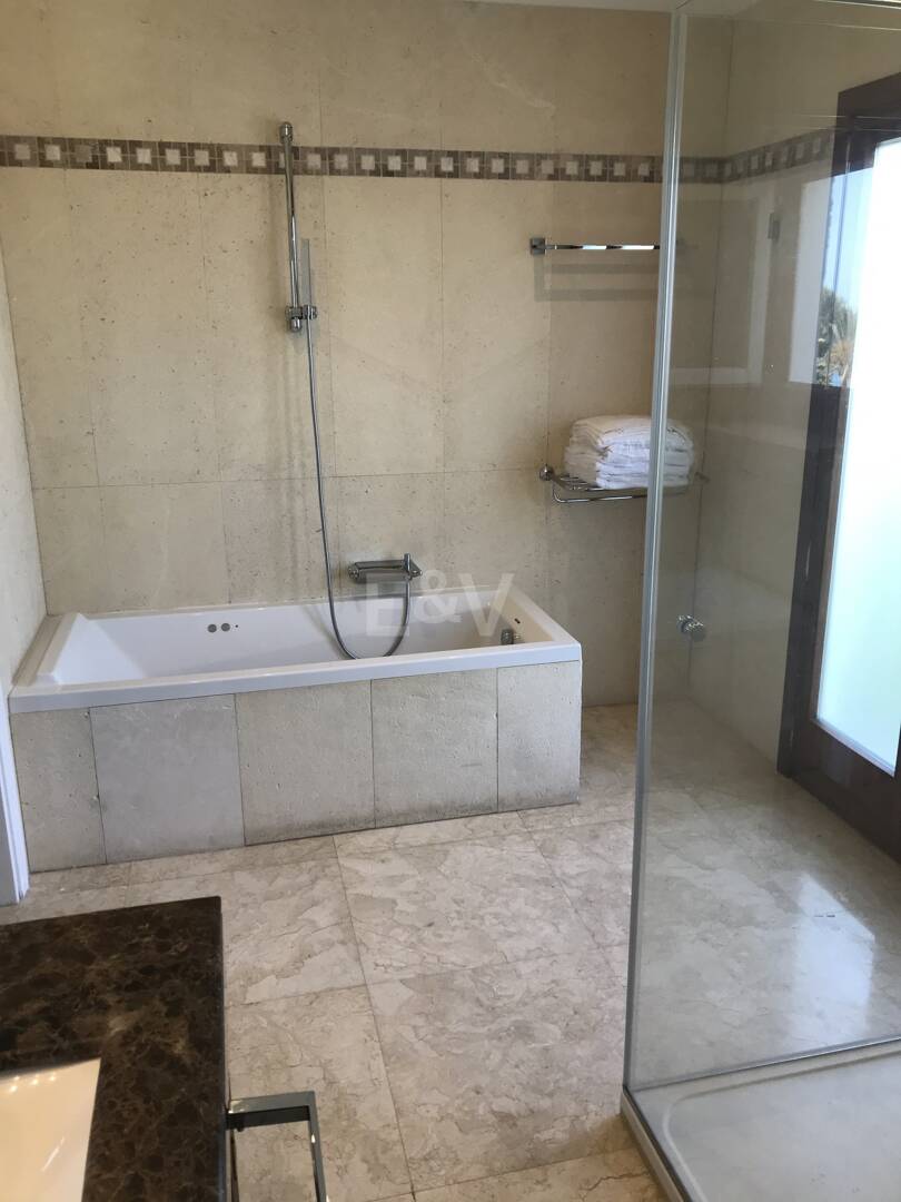 Suite penthouse avec vue sur la mer à Puente Romano