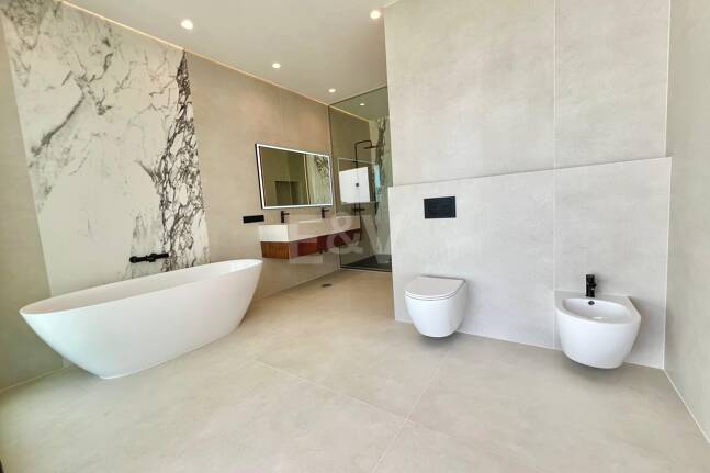 Luxury Villa in Elviria Beachside, 100m from the Beach