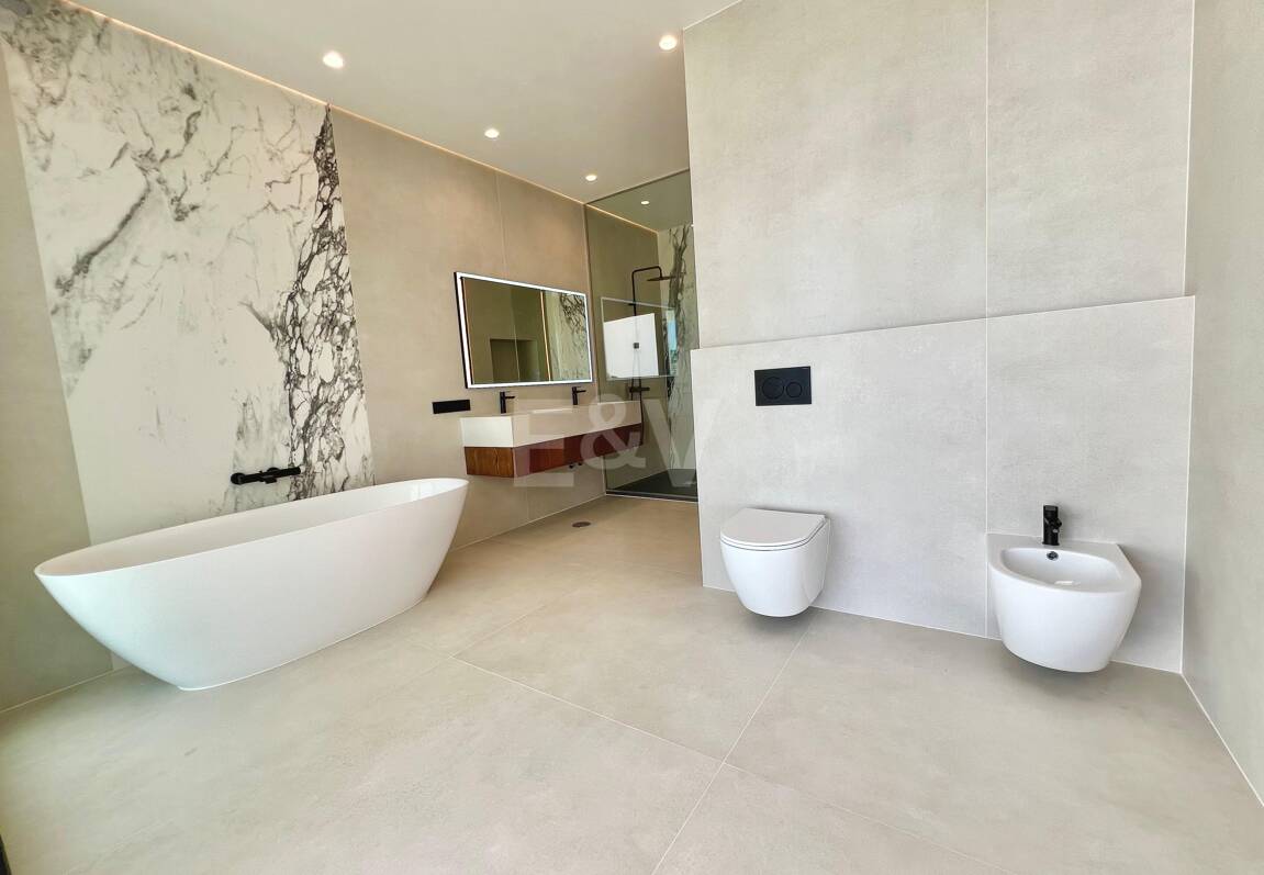 Luxury Villa in Elviria Beachside, 100m from the Beach