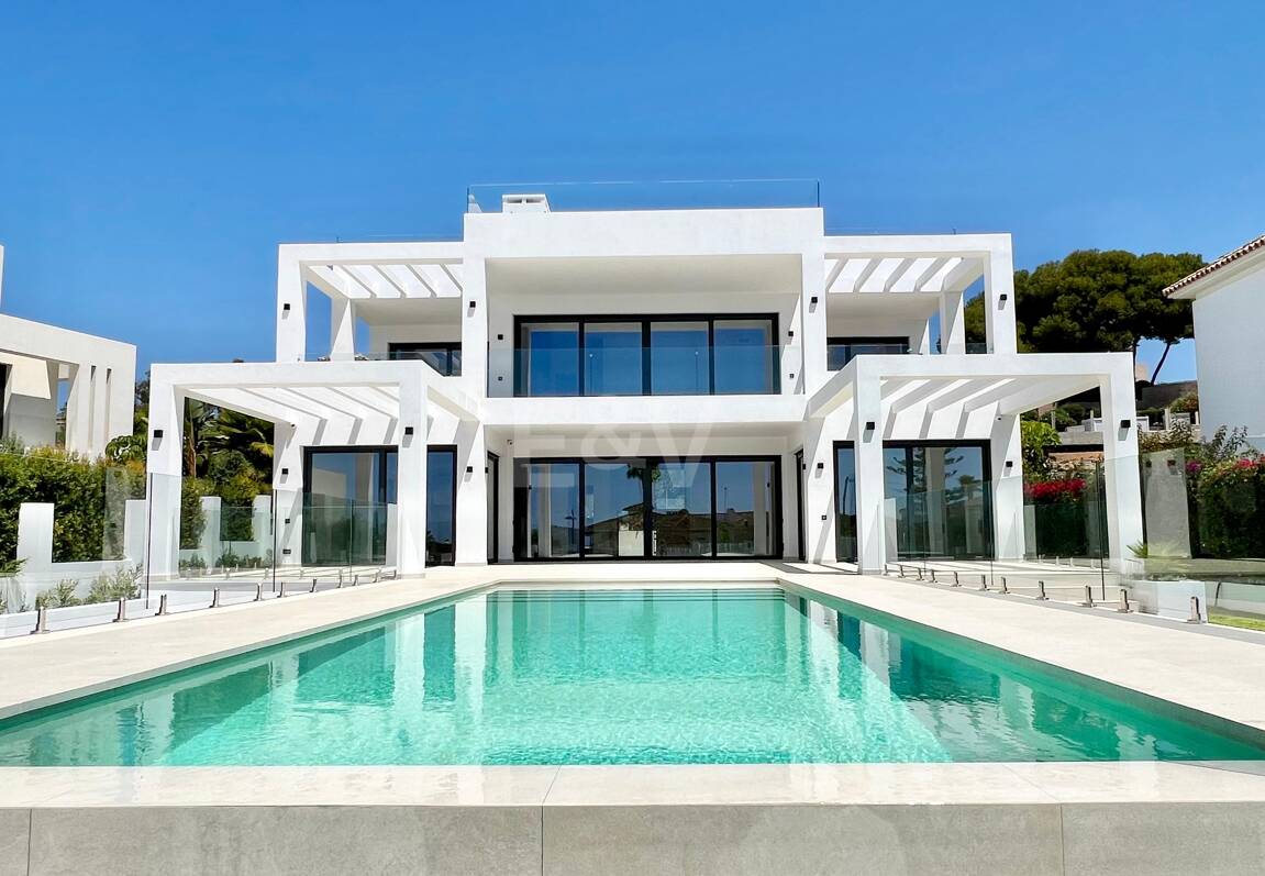 Luxury Villa in Elviria Beachside, 100m from the Beach