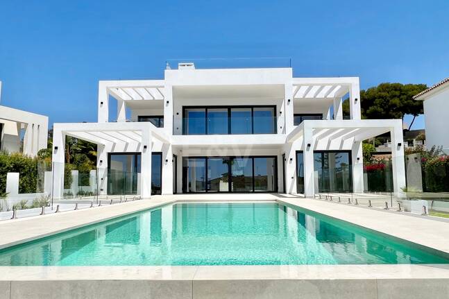 Luxury Villa in Elviria Beachside, 100m from the Beach