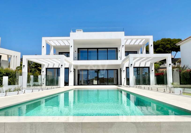 Luxury Villa in Elviria Beachside, 100m from the Beach