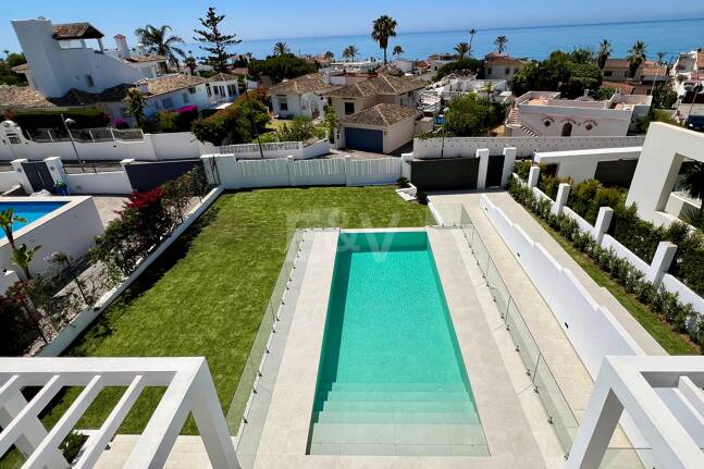 Luxury Villa in Elviria Beachside, 100m from the Beach