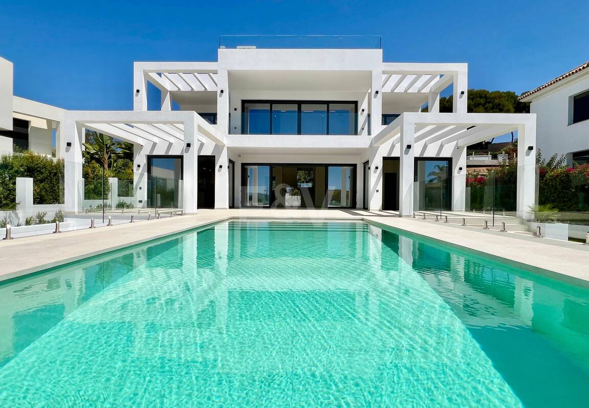 Luxury Villa in Elviria Beachside, 100m from the Beach