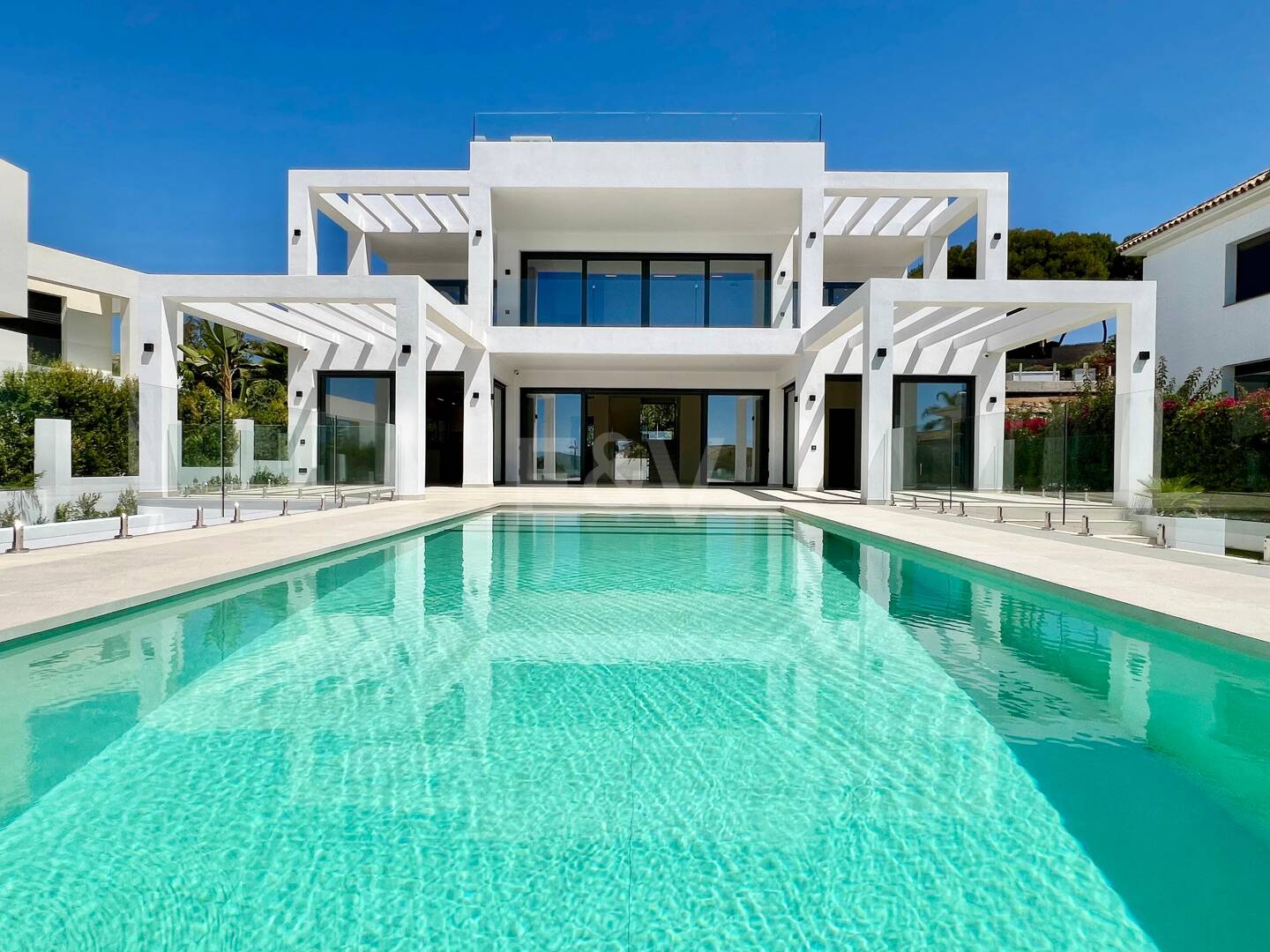 Luxury Villa in Elviria Beachside, 100m from the Beach