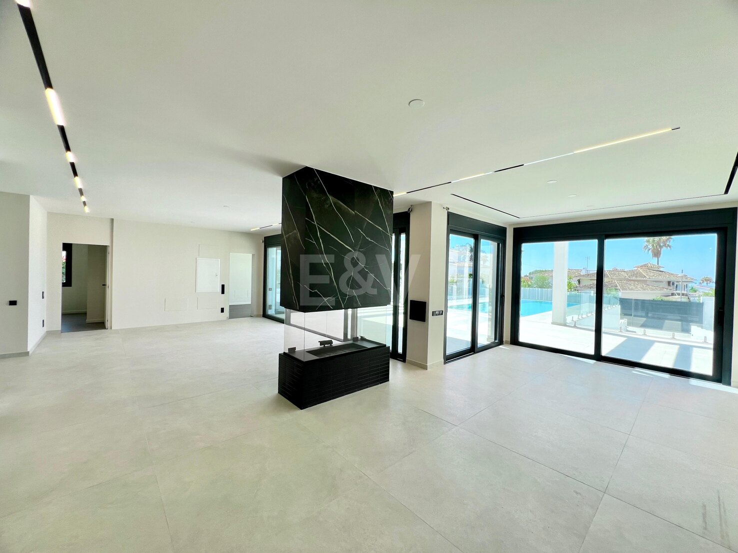 Luxury Villa in Elviria Beachside, 100m from the Beach