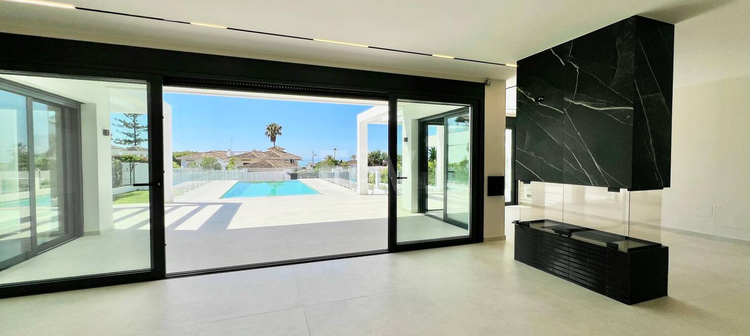 Lyx Villa i Elviria Beachside, 100m från stranden