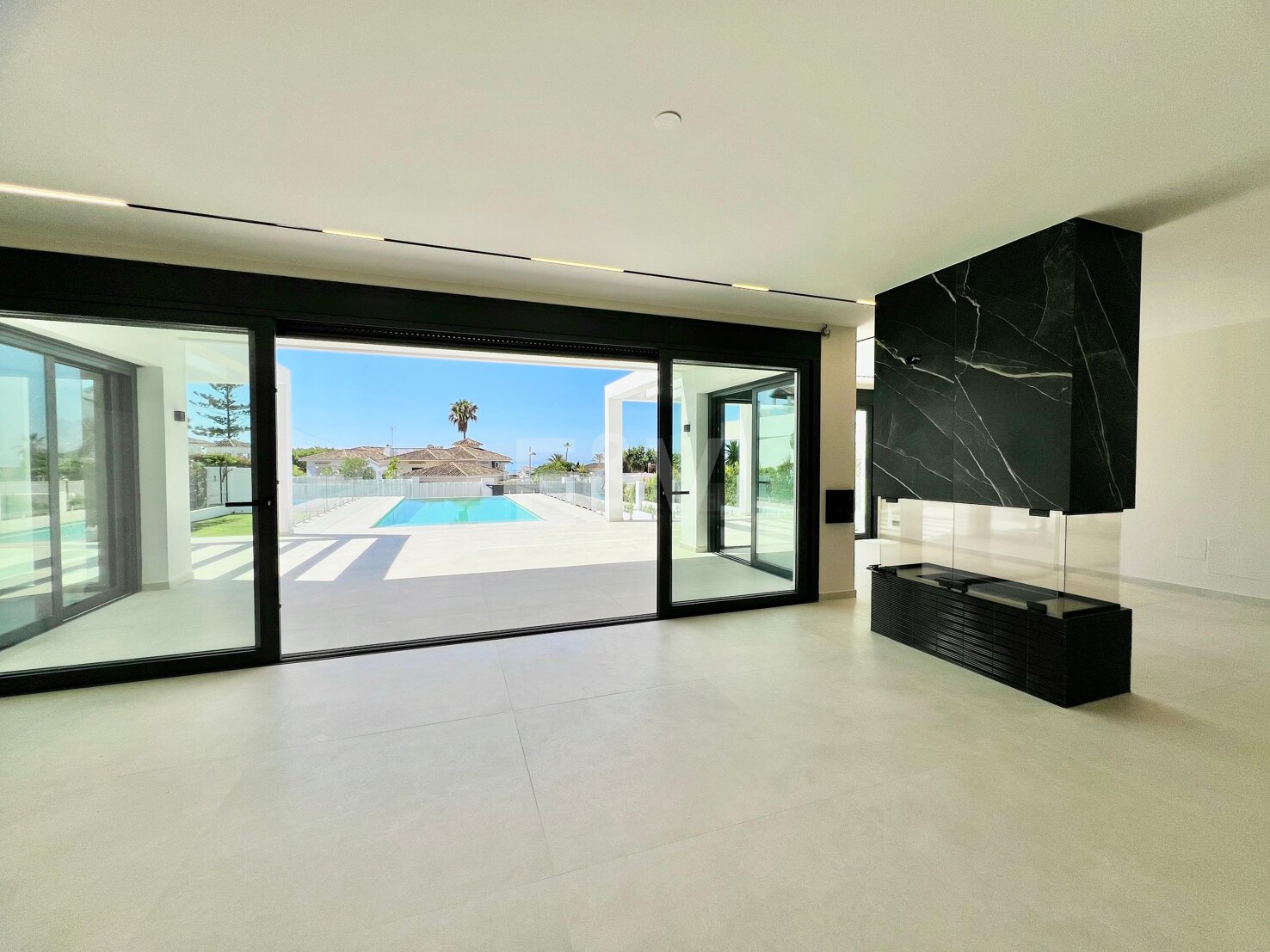 Luxury Villa in Elviria Beachside, 100m from the Beach