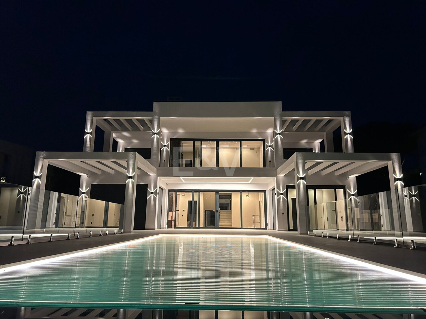 Luxury Villa in Elviria Beachside, 100m from the Beach